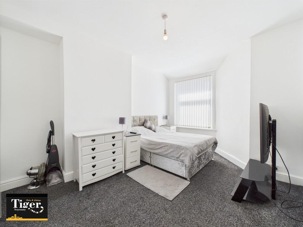 CAM02176G0-PR0583...