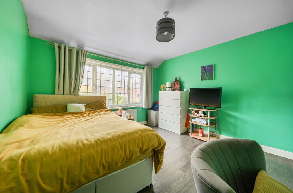 1372340-7-690cd5d...