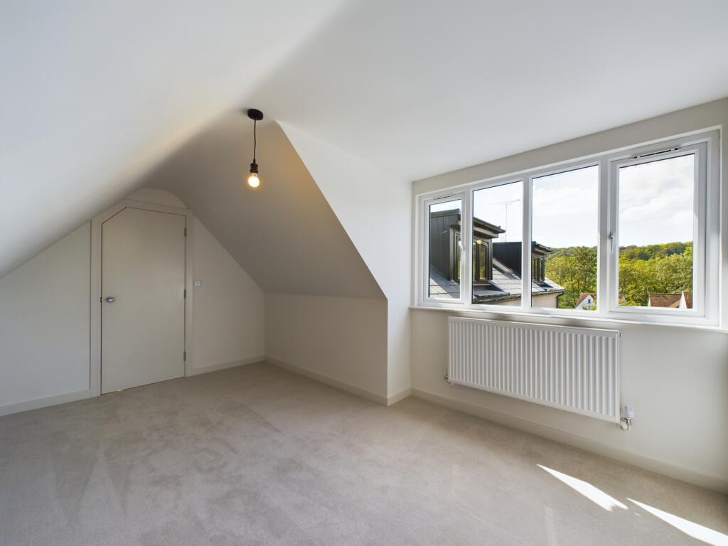 CAM02136G0-PR0069-STILL014