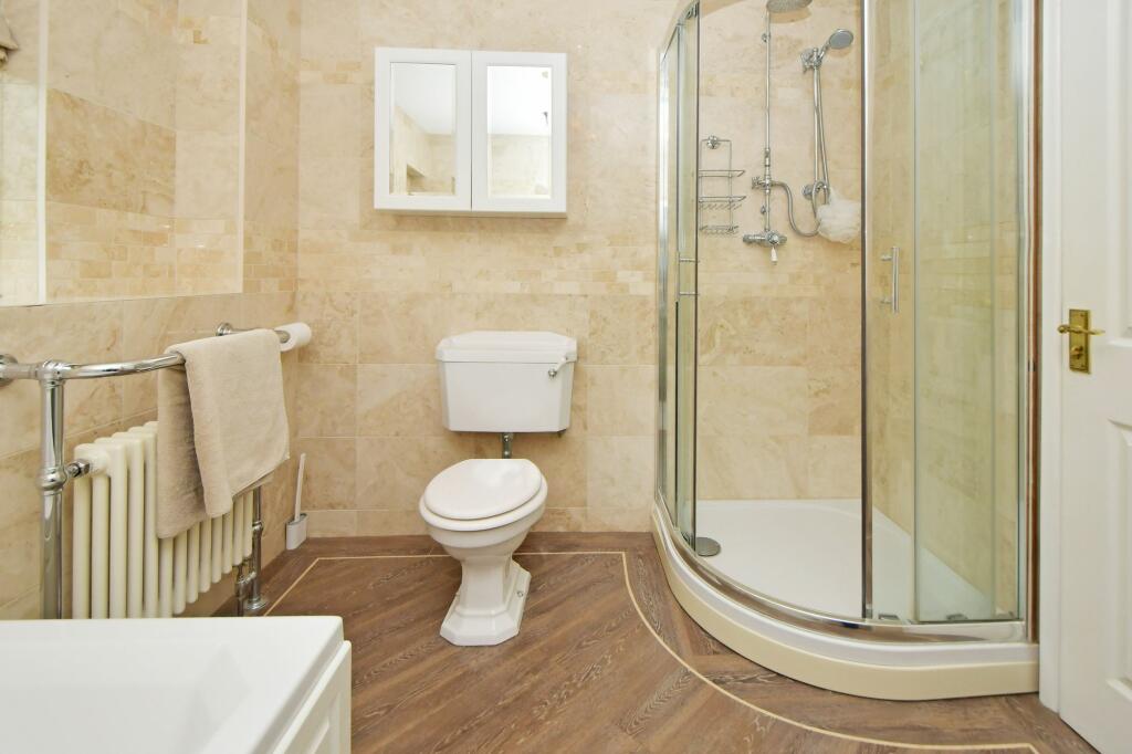 Principal bathroom