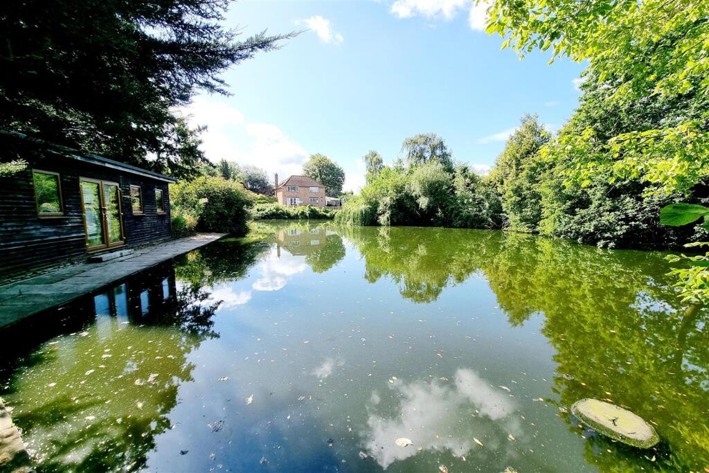 SUMMERHOUSE: