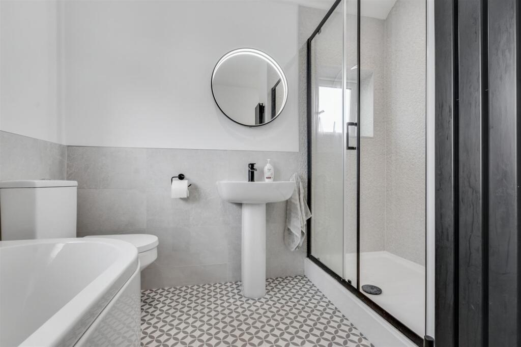 Bathroom_2.jpeg