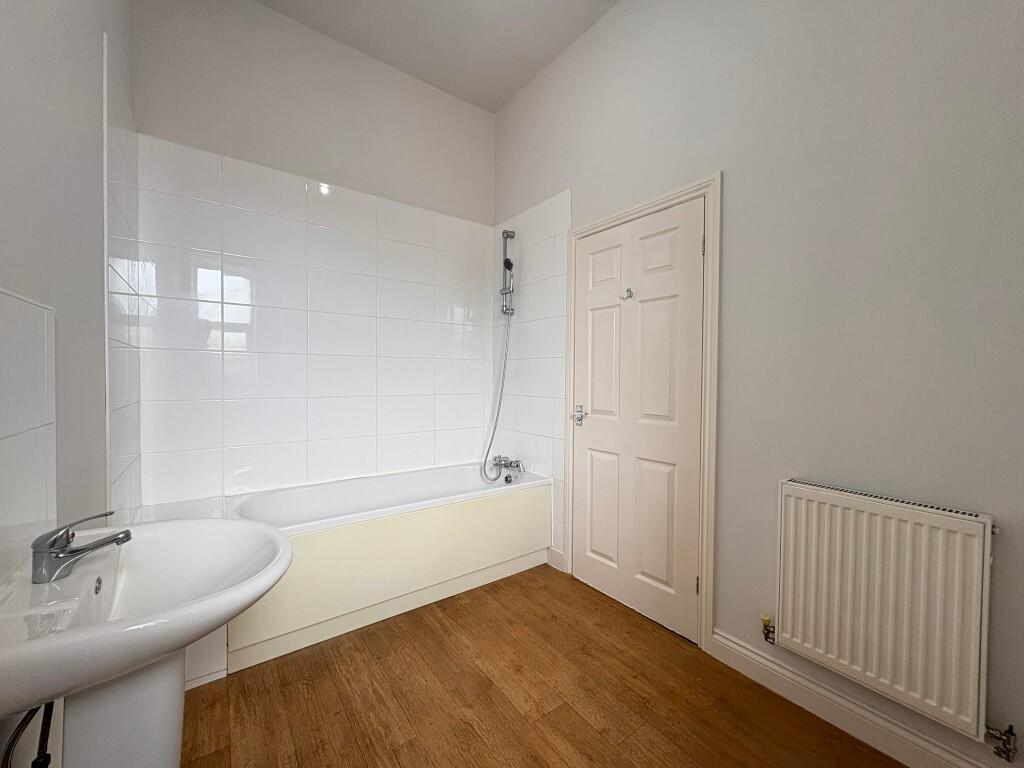 FIRST FLOOR BATHROOM