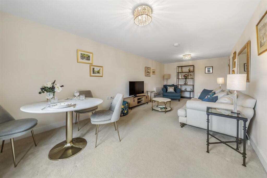 08-c06cba13-0b8d-46ba-927b-e1a9263f3426CHMCS_23Tur