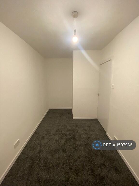 Large Single Bedroom