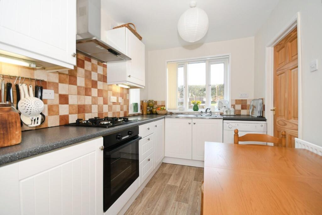 KITCHEN 02.jpg