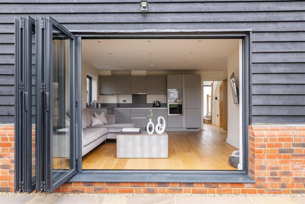 Sewardstone Road E4