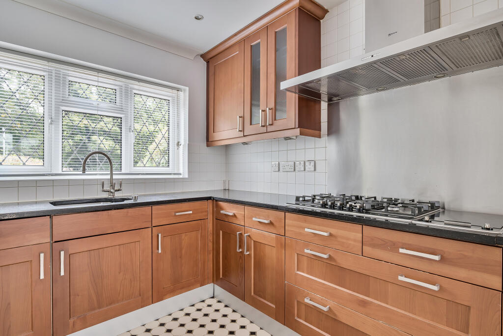 1356296-18-68cace3853a71