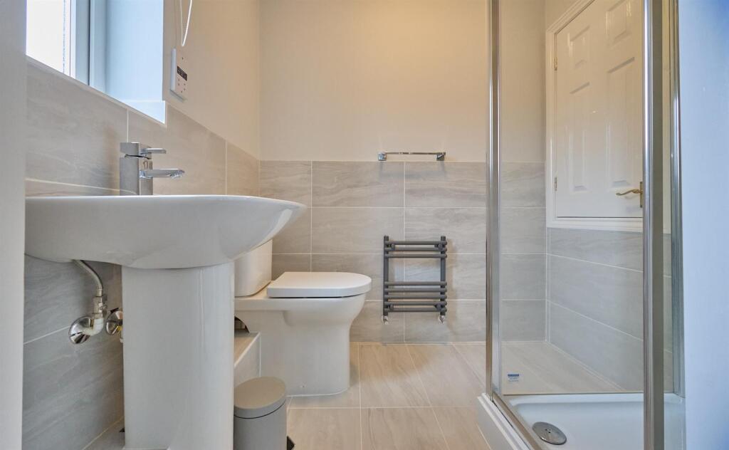 Refitted En Suite Shower Room