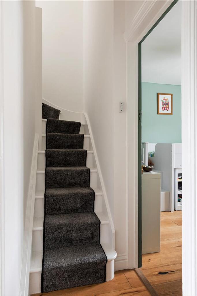 Douglas Avenue - E17