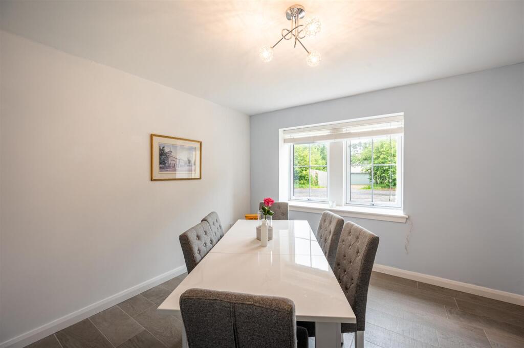Dining room (1).jpg