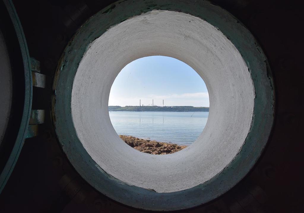 PORTHOLE WINDOW