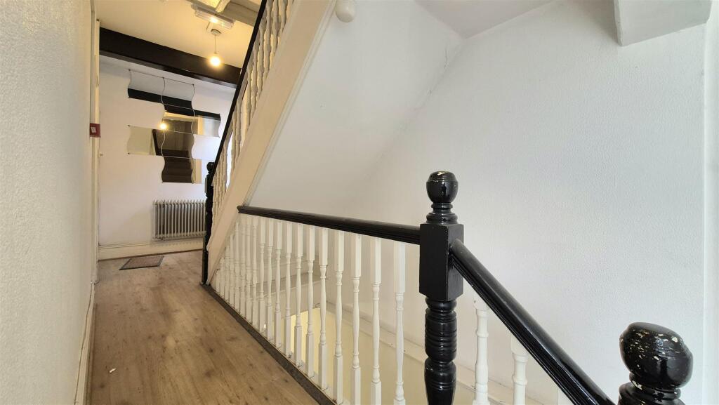 COMMUNAL ENTRANCE