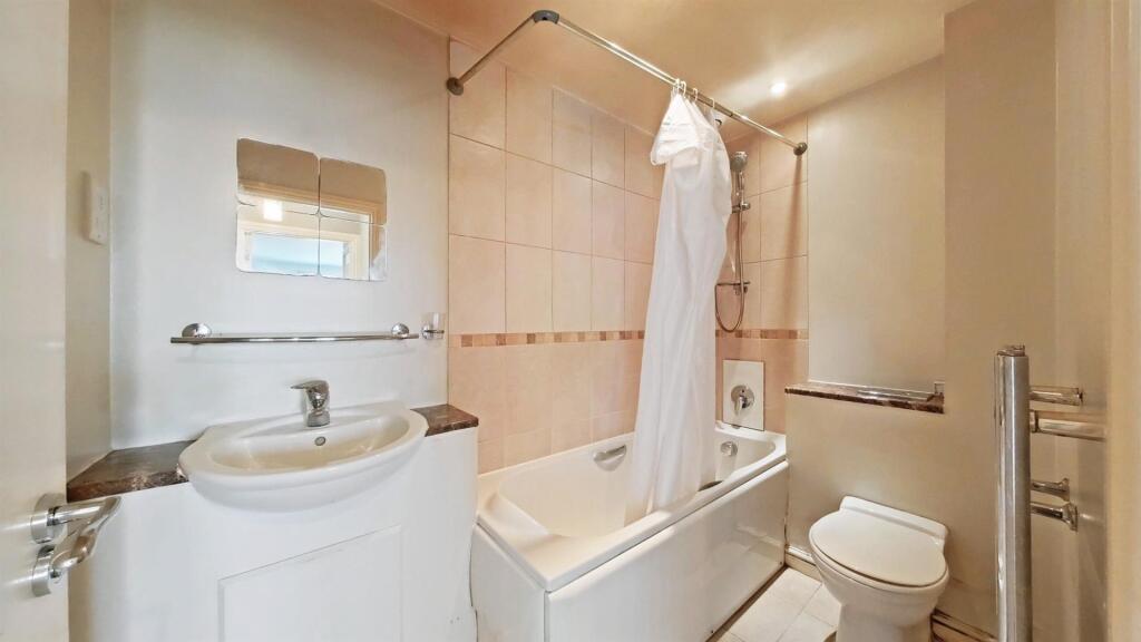 Bathroom (24)_pe.jpg