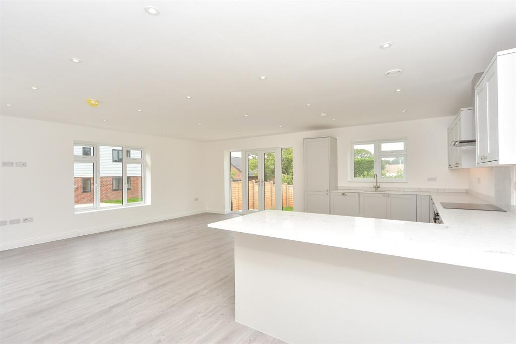 Kitchen/ Living Area