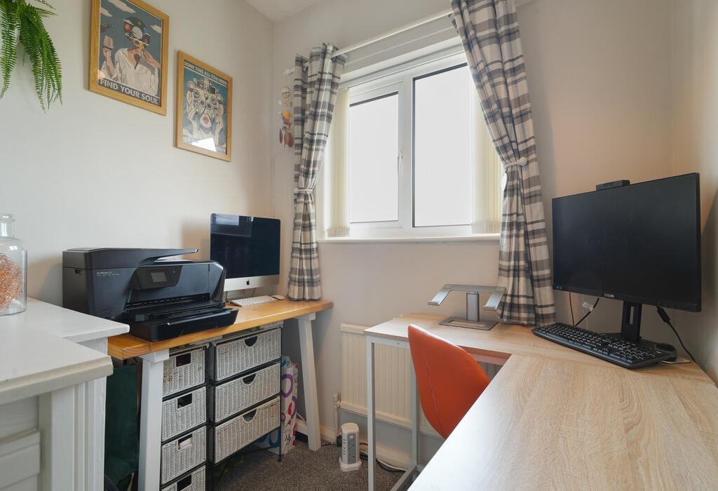 Bedroom / Home Office 