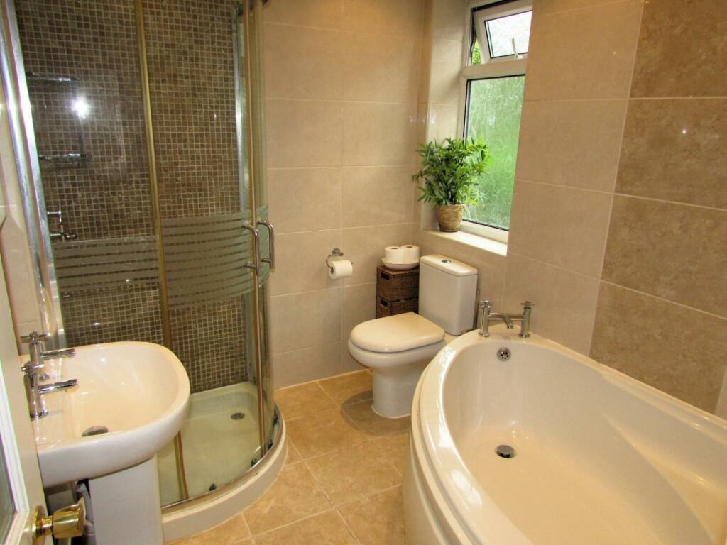 LordLane305bath.JPG