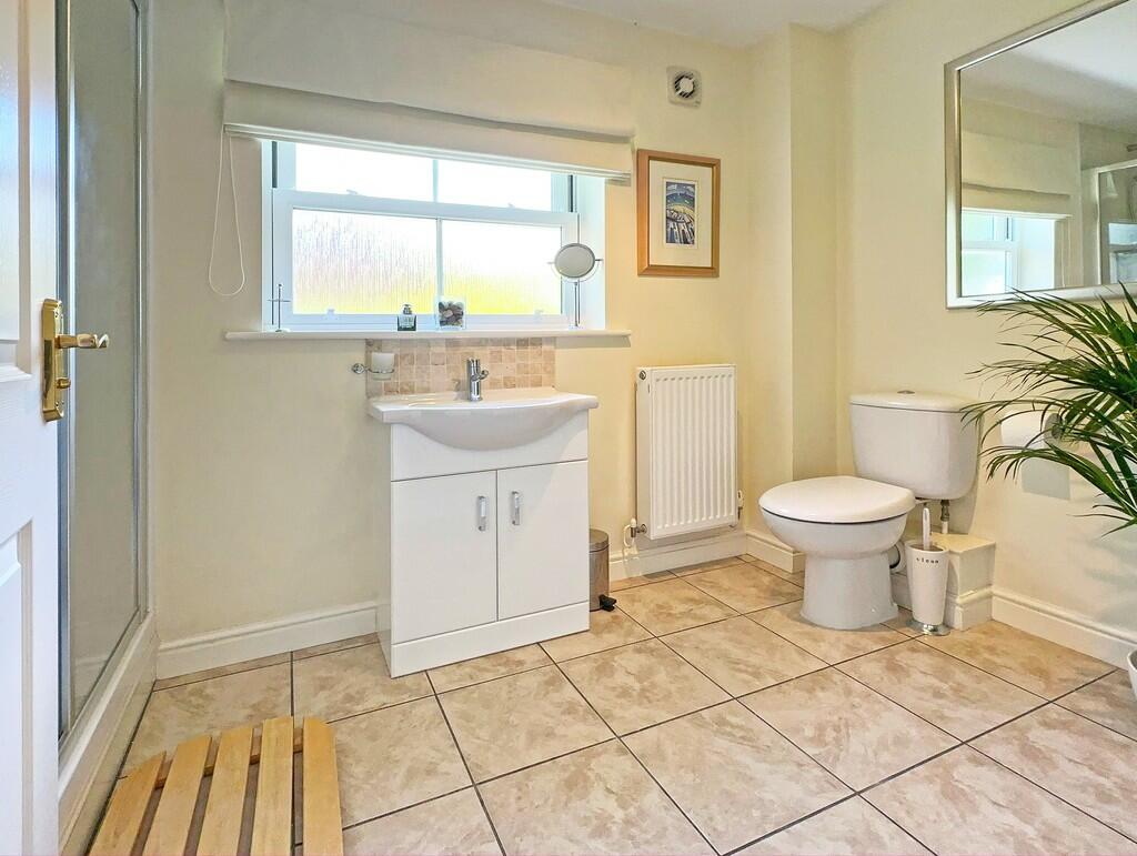 new en-suite pict...