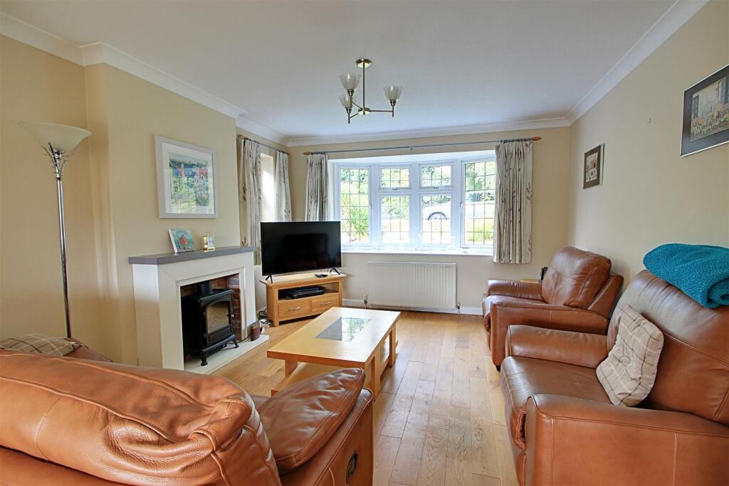 Living Room 1.jpg