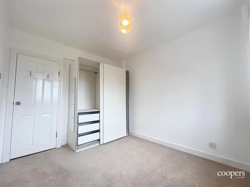 Bedroom 5.jpg