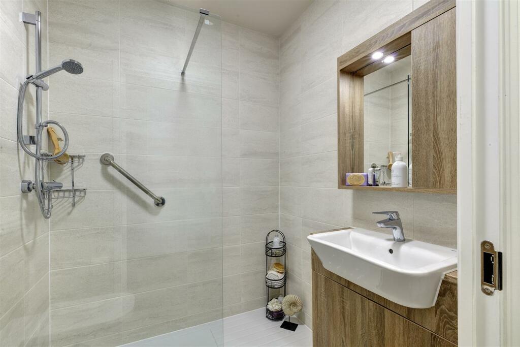 CRL_Stanley Lodge_04.03.22_Bathroom 2.jpg