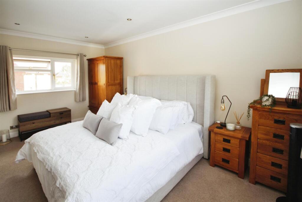 fe9062b8-Master 20Bedroom 203.JPG