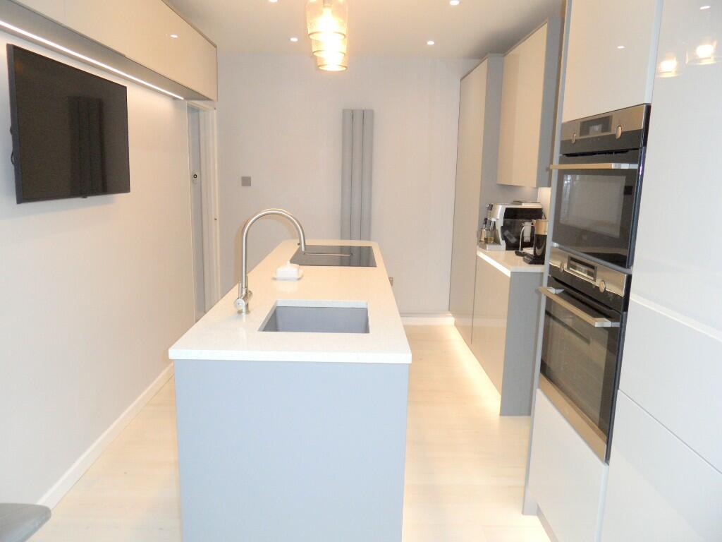 KITCHEN/BREAKFAST RM