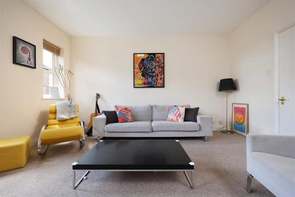 2 Worrall Place 3.JPG