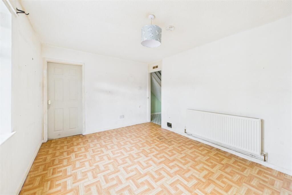 15 Courtenay Walk, Worle, North Somerset BS22 7TQ 