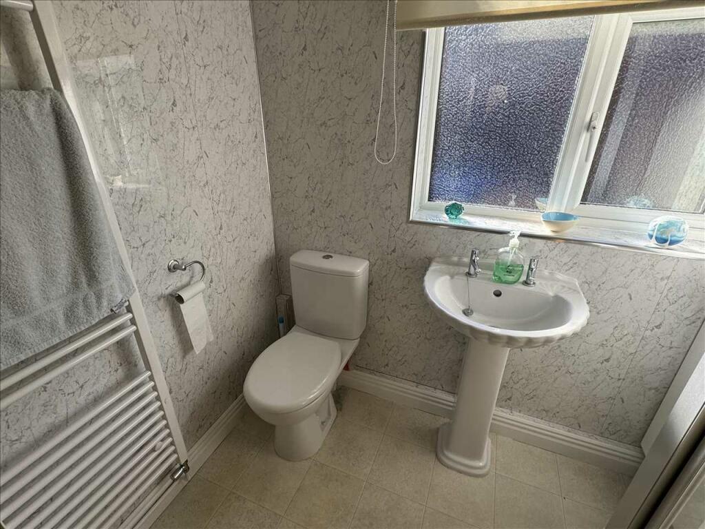 SHOWER ROOM