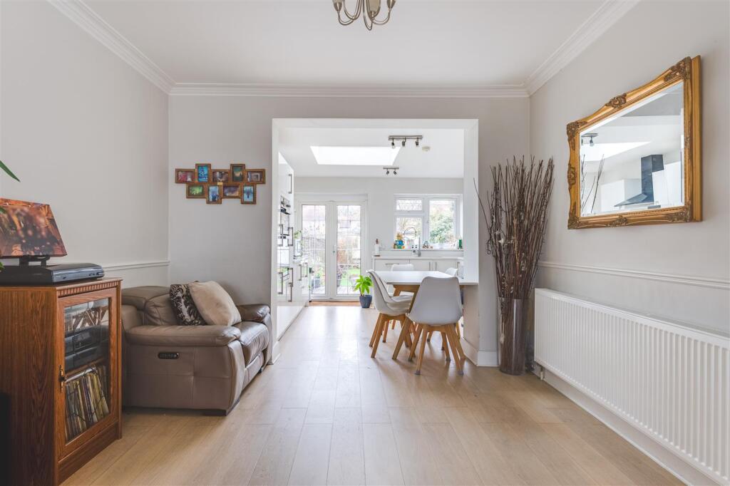 49 Coningsby Gardens-4.jpg