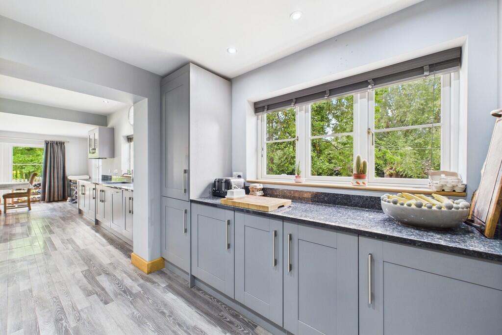 CAM01689G0-PR0472...