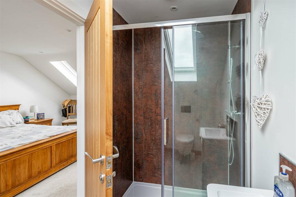 Primary En-Suite