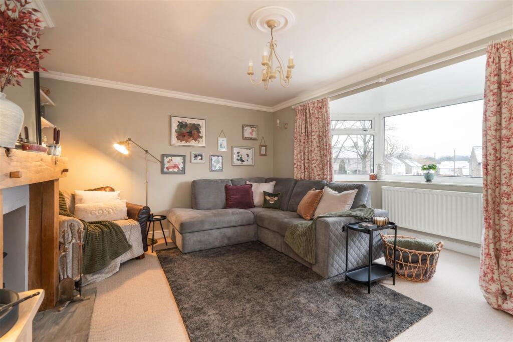 Living Room-2.jpg