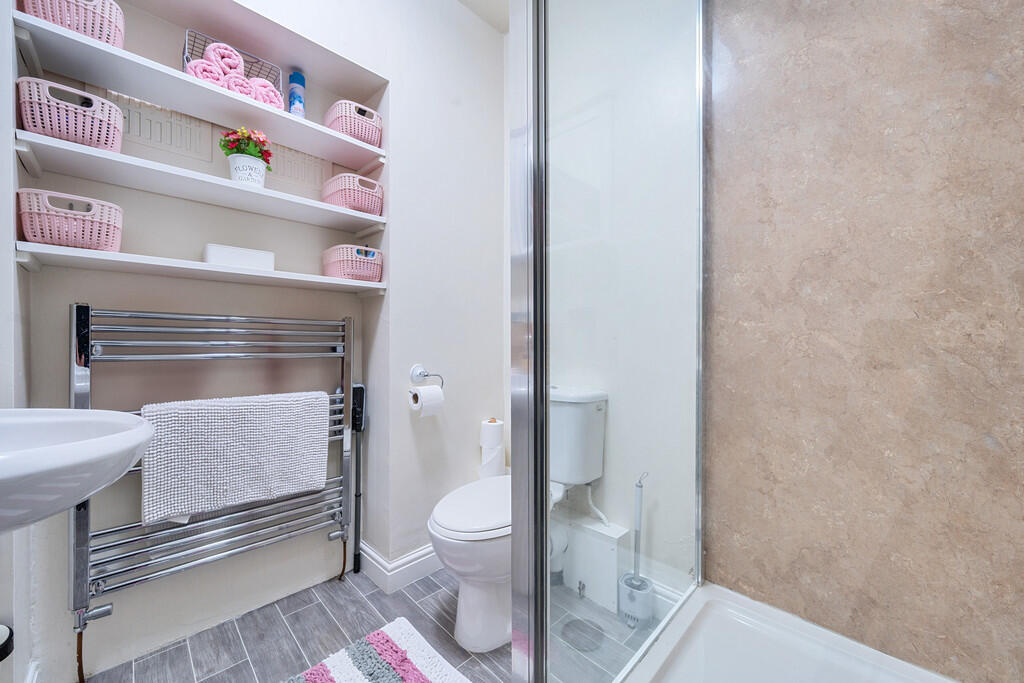 Family Shower Roo...