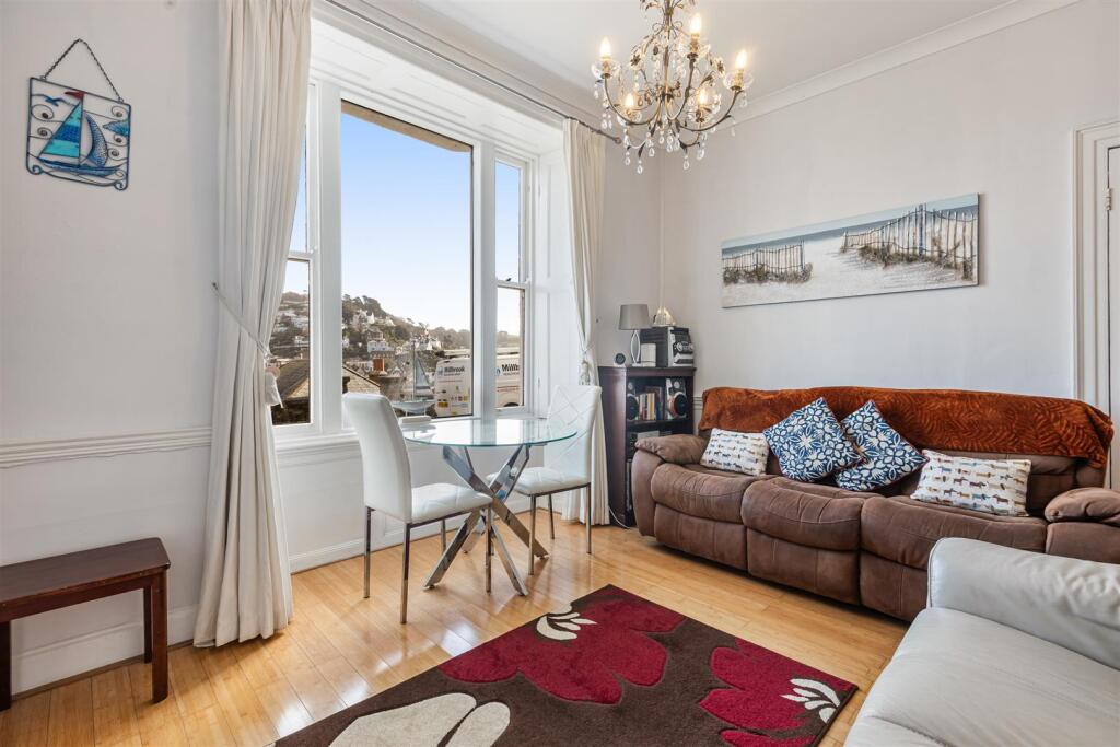 A07 - Flat 2 Dartview 38 Newcomen Road Dartmouth -