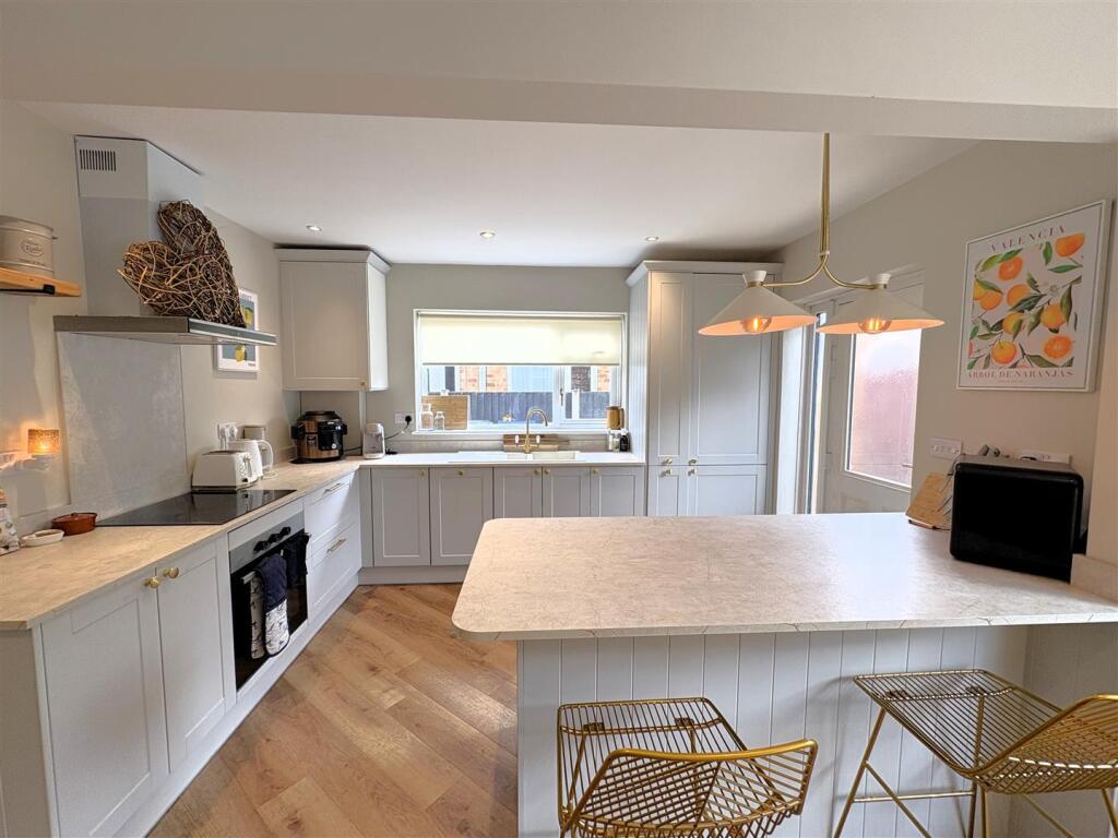 Kitchen1.jpg