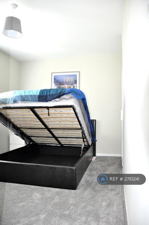 Second Upstairs Bedroom £580pm
