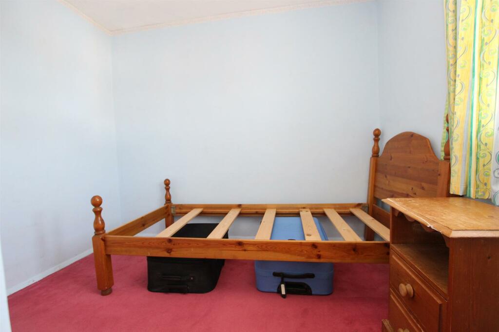 IMG_7018 SINGLE BED.jpg