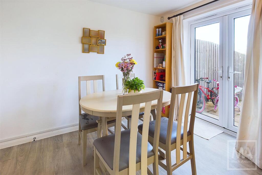 Kitchen/Dining Area