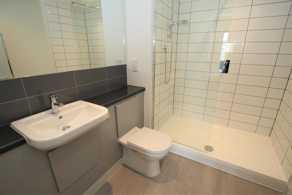 ensuite.jpg