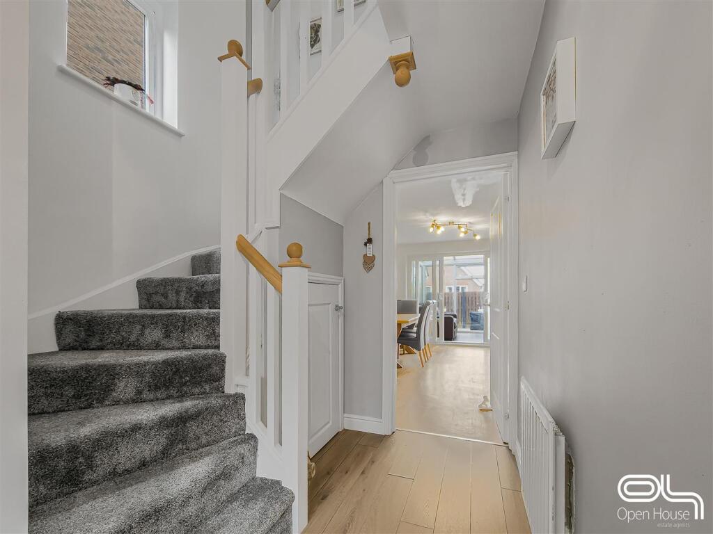 Henley Grove, Church Gresley (6).jpg