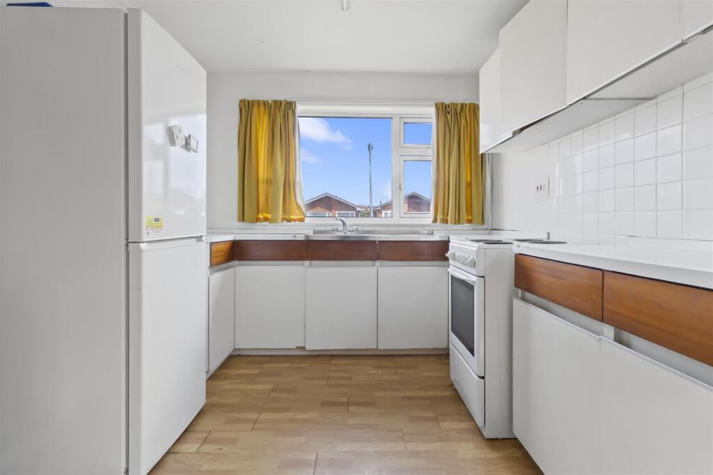 Rockingham Close, 22-010.JPG