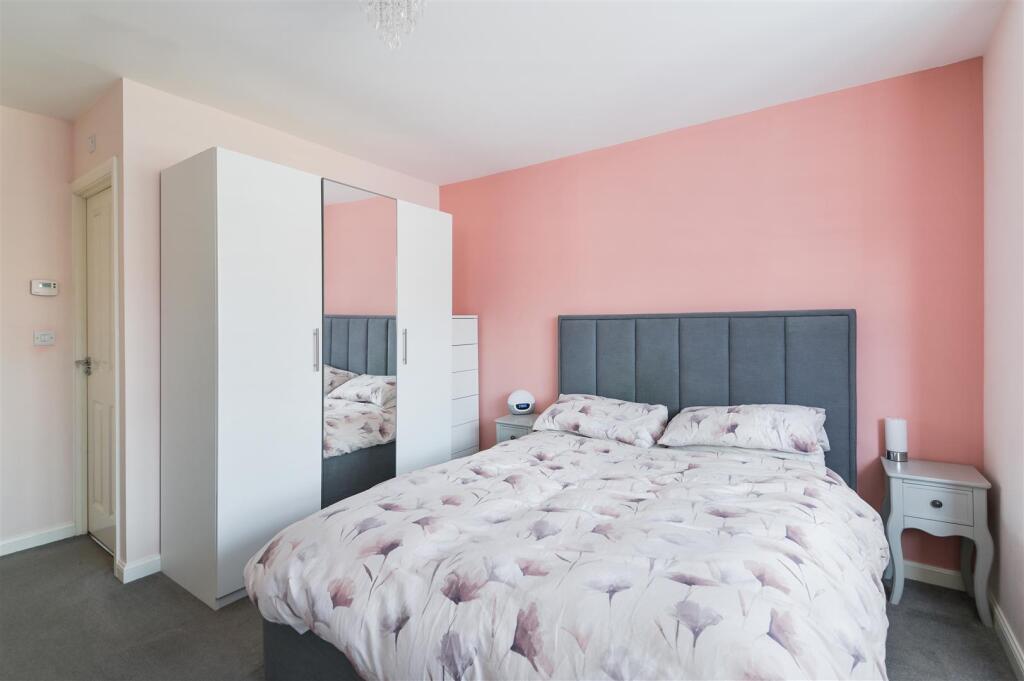 RONA MACLEAN CLOSE, (10).jpg