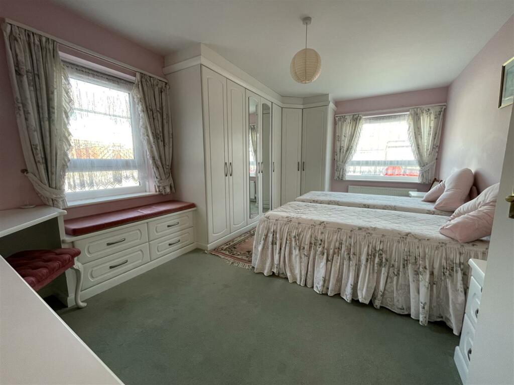 Bedroom 1.JPG