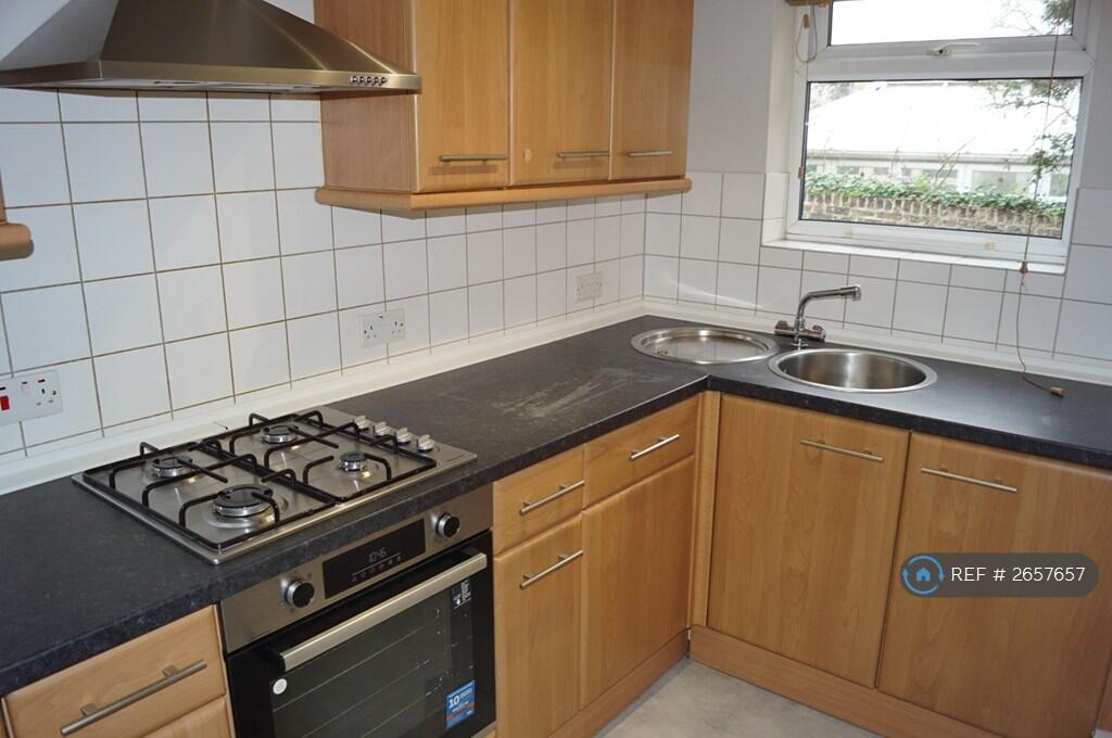 Kitchen Photo 2