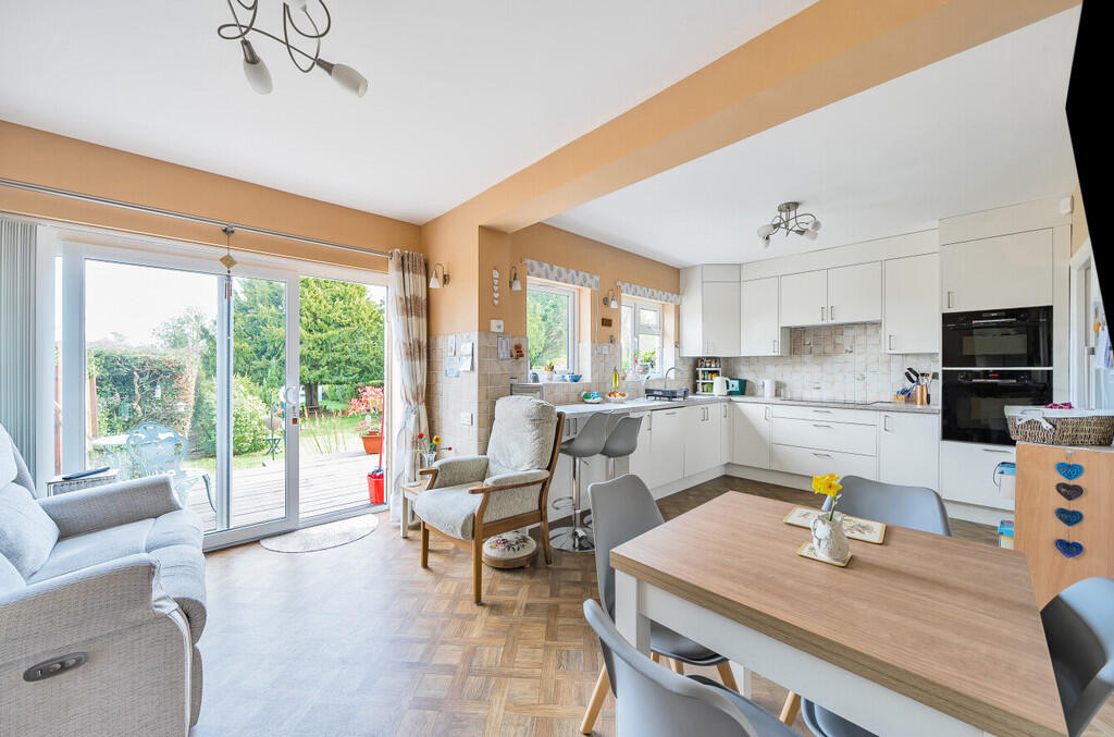 67f9403d266e5-l-1...