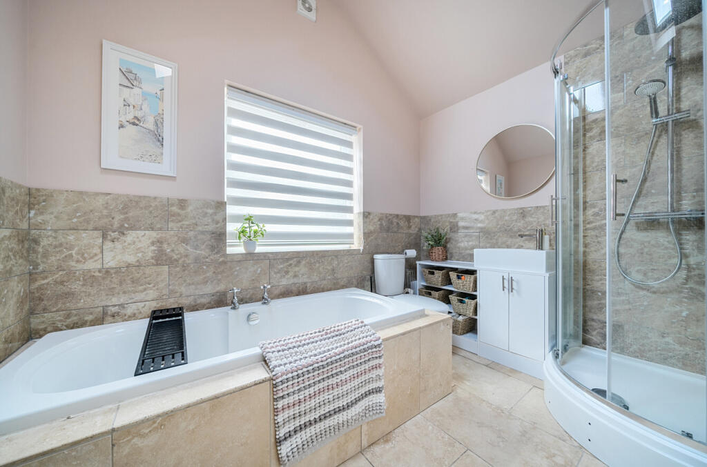 1298957-7-683099c...