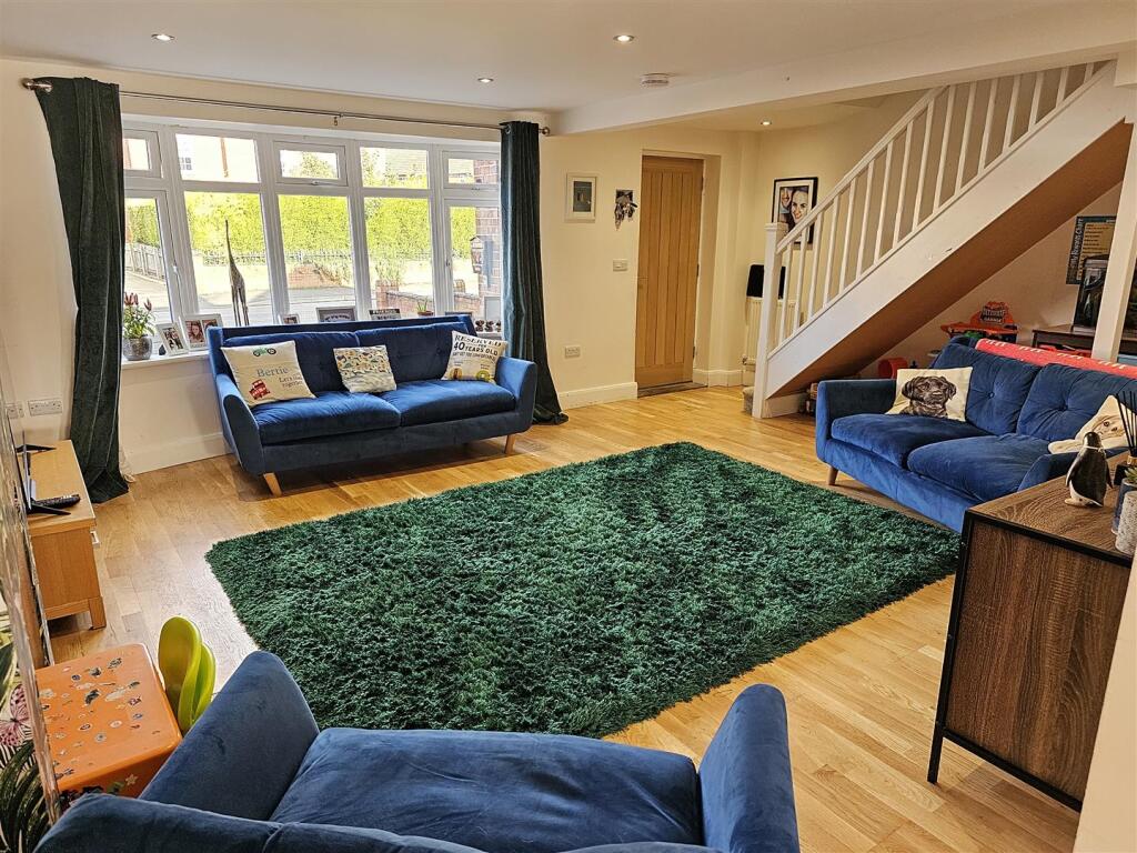lounge reverse.jpg