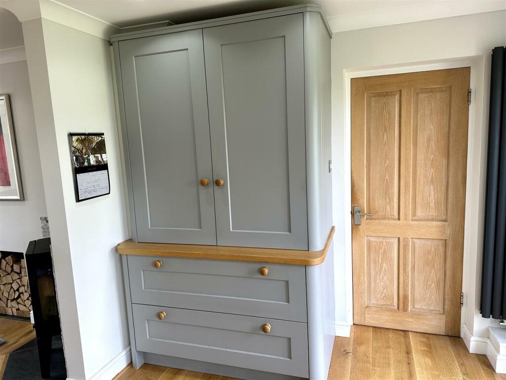 KITCHEN/FAMILY/DINING ROOM